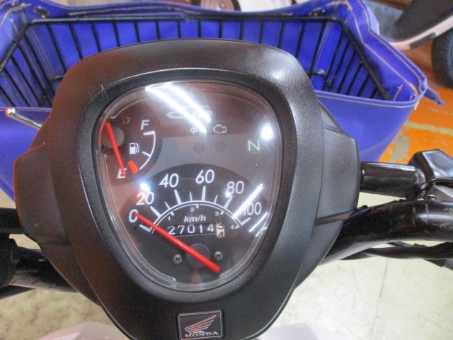 走行もまだまだの２７０１４ｋｍ！！燃料消費率１Ｌ＝６６．２ｋｍで流石のカブですよ！