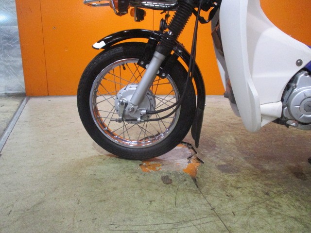 Ｆ足回りも見ての通り綺麗な一台です！ホイールも１４インチで取り回しもしやすいですよ！