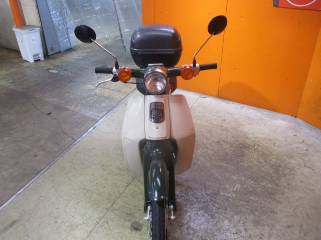 フロントから見てもこの通り状態グッド！今見るとこのモデルの鉄カブは本当にレトロでお洒落ですよね！