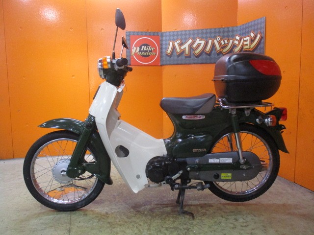 反対側もこの通り状態グッド！この鉄カブのファイナルはＦｉになってエンジンもかっこいいブラックエンジン