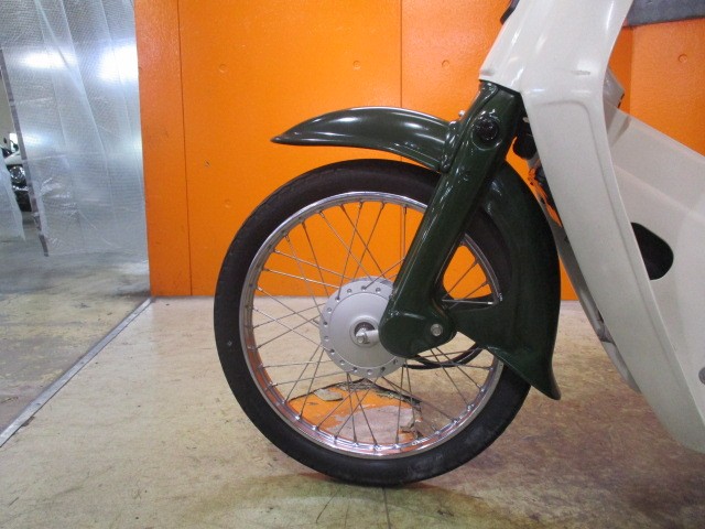 ホイールもこの通り状態グッド！冗談抜きでこの鉄カブは本当に売れるまでが早いですよ！早い者勝ちの一台！