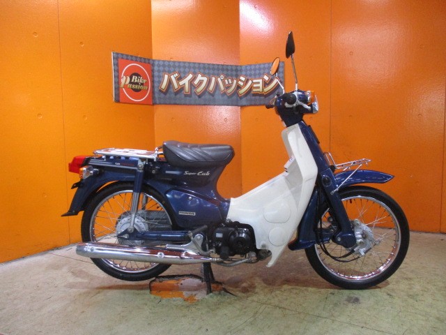 横から見てもこの通り状態グッド！ＡＡ０１の最終モデルですからエンジンも純正ブラックのＦｉエンジン！