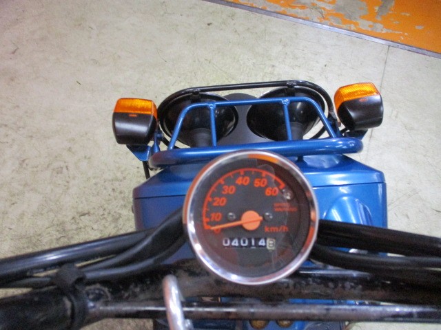 走行びっくり低走行の４０１４ｋｍ！！燃料消費率１Ｌ＝７５ｋｍはかなりの高燃費車両！他店追従不可能価格