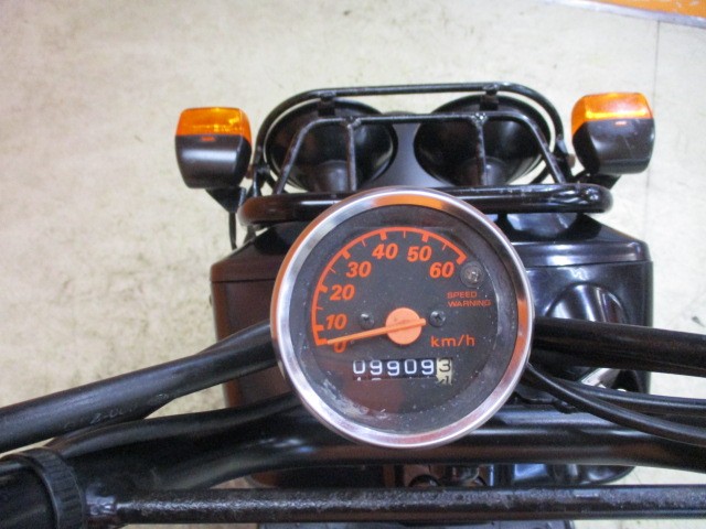 走行びっくり低走行の９９０９ｋｍ！！燃料消費率１Ｌ＝７５ｋｍはかなりの高燃費車両！他店追従不可能価格