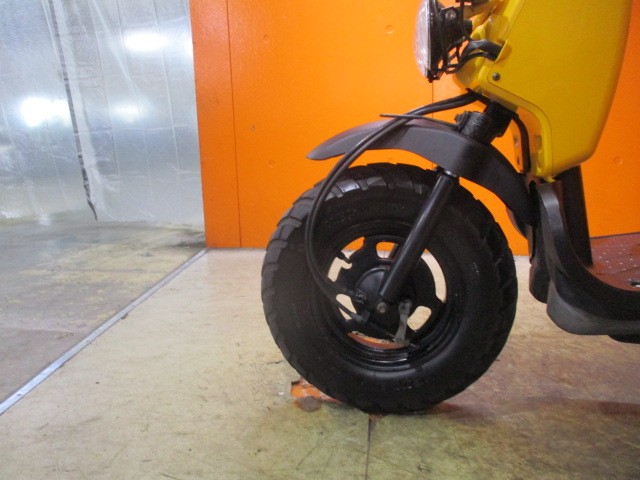 ホイールもこの通り状態グッド！足回りもこの通り状態グッド！このズーマーは２００５年とは思えない品質！