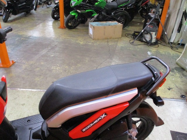 シートもこの通り破れもなければへたりもありません！価格は安くても車両の質は高いので常時即売れですよ！