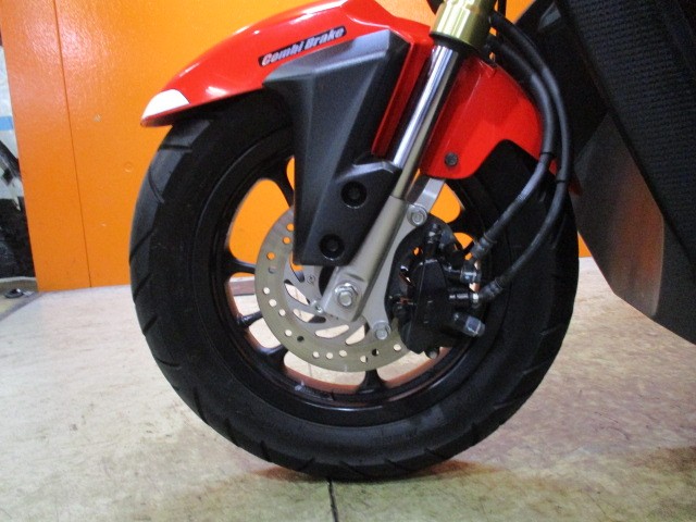 遊び心をくすぐる、キャストホイールに倒立フォークのスクーター！ズーマーＸのすごさ！！