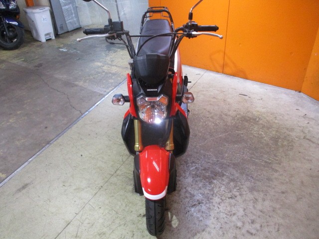 フロントから見てもこの通り状態グッド！購入時はＬＥＤ取付工賃無料ですので是非ともこの機会に！！