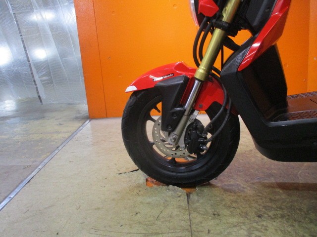 ホイールもこの通り状態グッド！２種のスクーターでキャストホイールは見た目と見栄えが違いますよね！