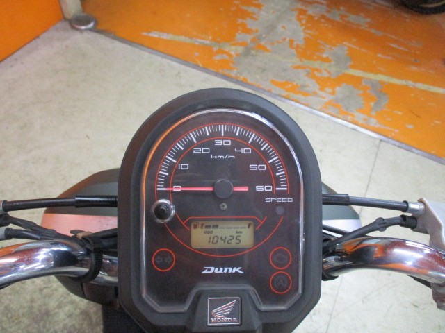 走行も１０４２５ｋｍのまだまだの一台！！燃料消費率１Ｌ＝７５．３ｋｍはやばい高燃費車両！