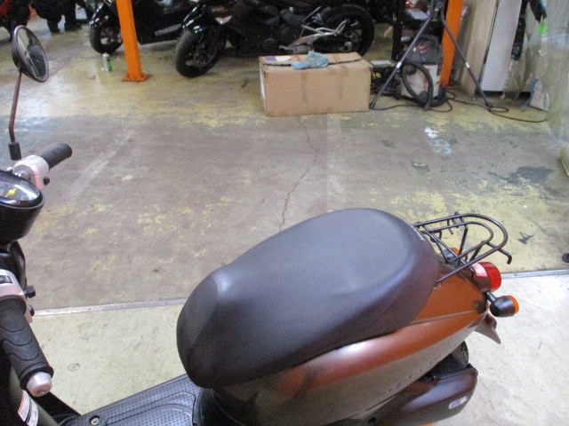 シートもこの通り破れもなければへたりもありません！当社は価格は安くても車両の質は高いので常時即売れ！