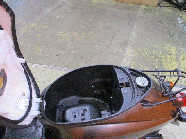 メットインもトゥデイはとっても広いので通勤や通学にももってこいの一台！！早い者勝ちの一台！！