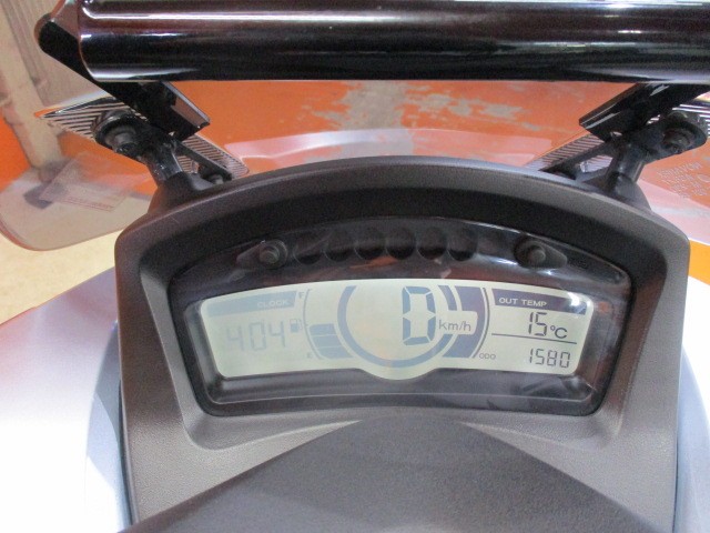 走行も１５８０ｋｍの低走行車！中古のトリシティは何しろ球数が少ないので悩むのは危険な一台！！