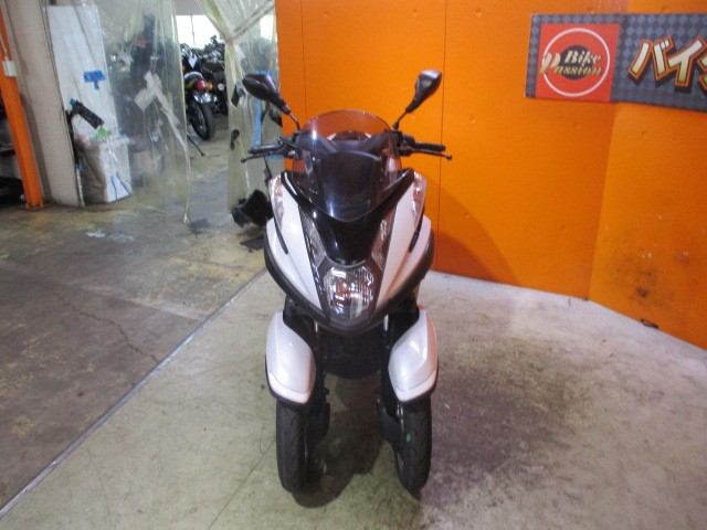 フロントから見てもこの通り状態グッド！購入時はＬＥＤ取付工賃無料！是非ともこの機会に！取り付けを！