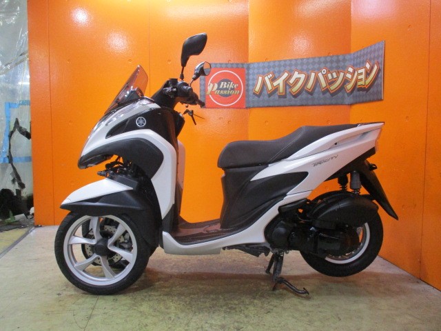 反対側もこの通り状態グッド！突然の雨や！タンデム時のこのトリシティの安定感は本当にすごい！勝負価格！