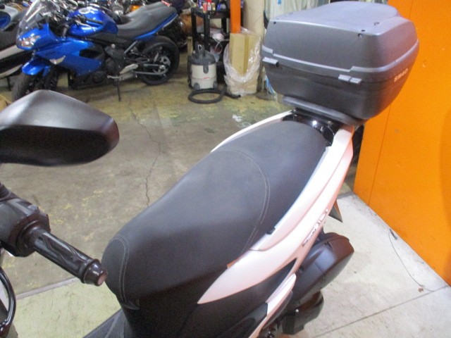 シートもこの通り破れもなければへたりもありません！当社は価格は安くても車両の質は高いので常時即売れ！