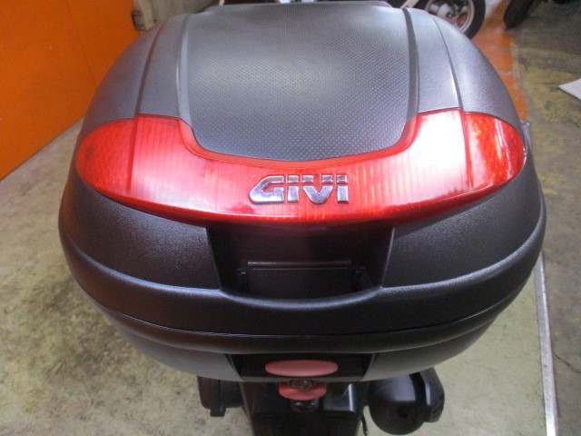 これまた嬉しいオプション！ブランド品のＧｉｖｉＢＯＸに社外キャリアも装備済み！他店追従不可能価格！