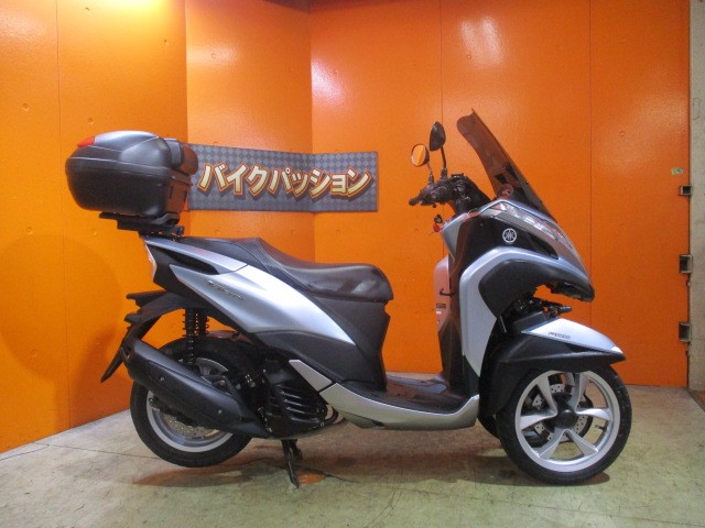 横から見てもこの通り状態グッド！トリシティの特に高年式は中々見つからない！悩むのは危険な一台！！