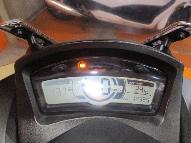 走行もまだまだの１４３３５ｋｍ！！トリシティのインパネはフルデジタルでとっても見やすい！