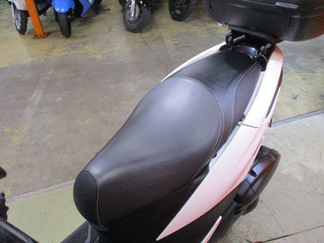 シートもこの通り破れもなければへたりもありません！来店が難しい場合にはお電話にて通販も可能ですよ！