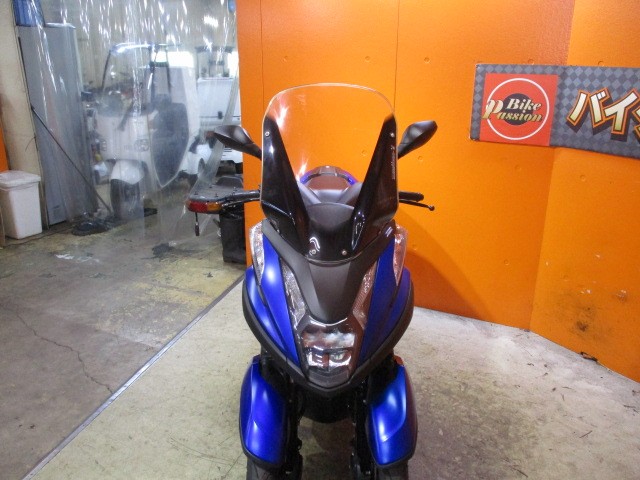 フロントから見てもこの通り状態グッド！１５５ですからヘッドライトも純正でＬＥＤ！さらにロンスク装備！