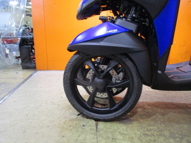 ホイールもこの通り状態グッド！この純正のブラックホイールは本当にかっこいい！まるで社外品ですよね！