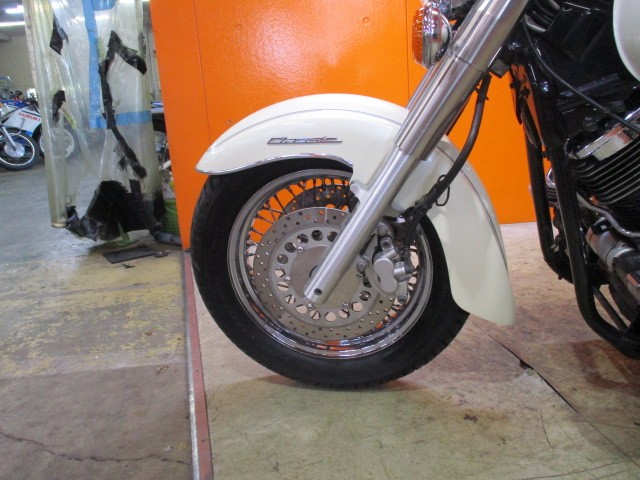 ホイールもこの通り状態グッド！！２０２２年６月現在単色ホワイトは全国でも３台しかありませんよ！！