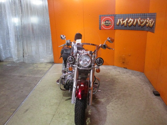 フロントから見てもこの通り状態グッド！フォグランプも追加して！さらにロングスクリーン装備ですよ！