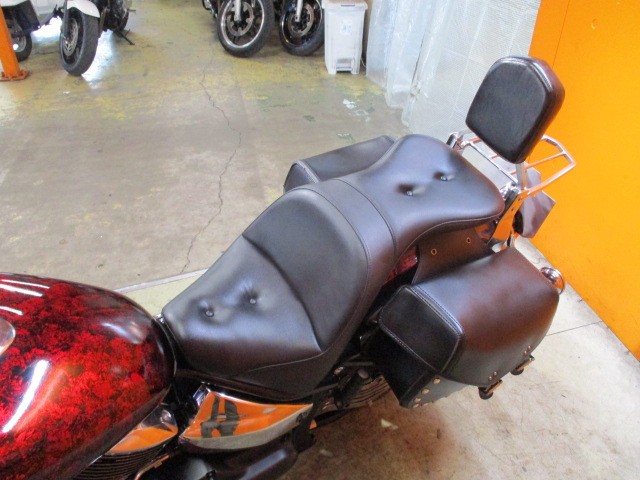 シートもこの通り破れもなければへたりもありません！タンデムには必須のキャリア付きバックレスト装備！