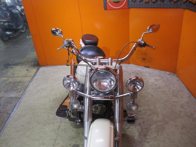 フロントから見てもこの通り状態グッド！追加フォグランプまで装備してこの価格は正に他店追従不可能価格！