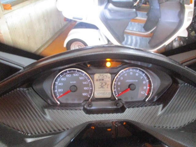 走行もびっくり低走行の９６６８ｋｍ！！バーグマン４００はＤＯＨＣ４バルブエンジン！トルクが本当に太い