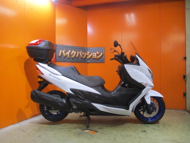 横から見てもこの通り状態グッド！のれば病みつきになる４００ビックスクーター！本当に快適ですよ！！