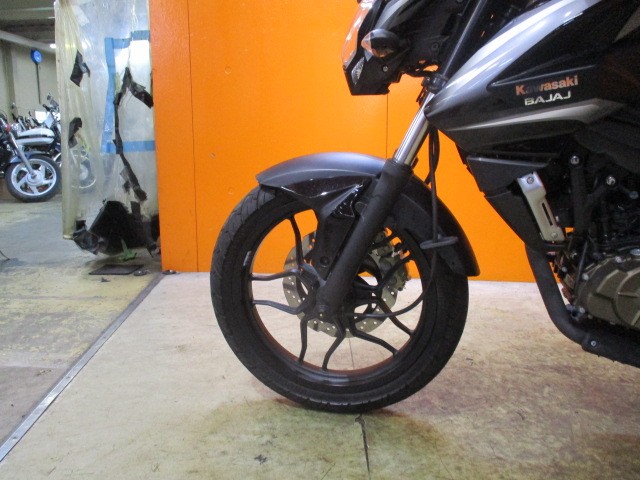 ホイールもこの通り状態グッド！！車両重量僅か１４５ｋｇ！やばいくらい軽いですよ！！他店追従不可能価格