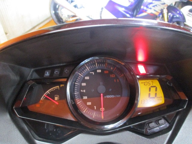 走行もびっくり低走行の１３３２９ｋｍ！！燃料消費率１Ｌ＝４１ｋｍはやばい高燃費車両ですよ！！