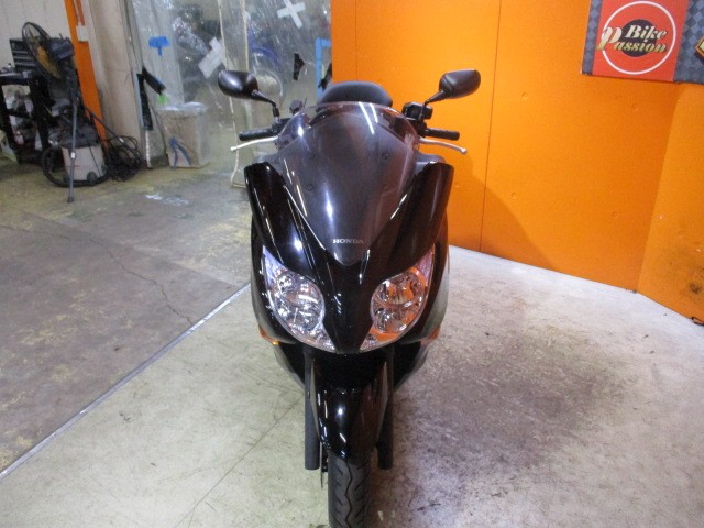 フロントから見てもこの通り状態グッド！後期モデルのフォルツァＺのフェイスは斬新ですよね！！