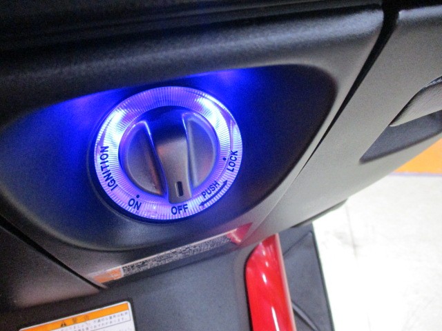 電子キーですから鍵をさす必要のないこの機構は本当に便利ですよ！純国産ですからフォルツァＺは作りがいい