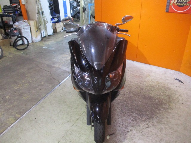 フロントから見てもこの通り状態グッド！！購入時はＬＥＤ取り付け工賃無料ですので是非ともこの機会に！！