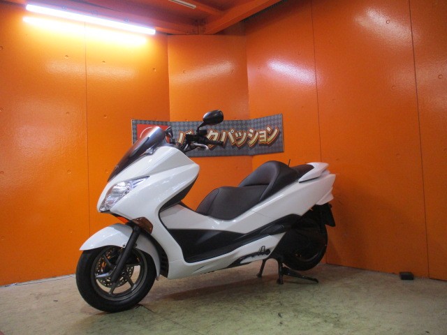 最長２４か月保証付き！！カラーも人気の高いお洒落なホワイト！文句のつけようのない一台ですよ！！