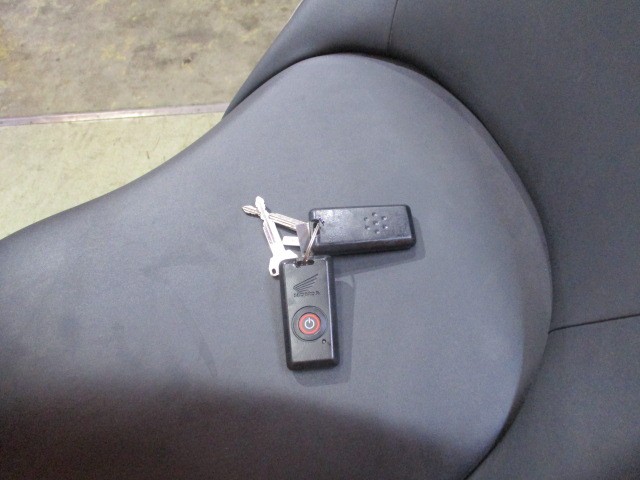 これは大きい！！電子キー２本装備！！中古で２本装備は本当に希少ですよ！！是非ともこの機会に！！