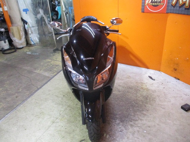 フロントから見てもこの通り状態グッド！！購入時はＬＥＤ取付工賃無料ですよ！是非ともこの機会に！！