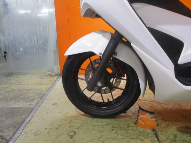 ホイールもこの通り状態グッド！フォークのアウターまでもが綺麗な一台は冗談抜きの早い者勝ちの一台！！