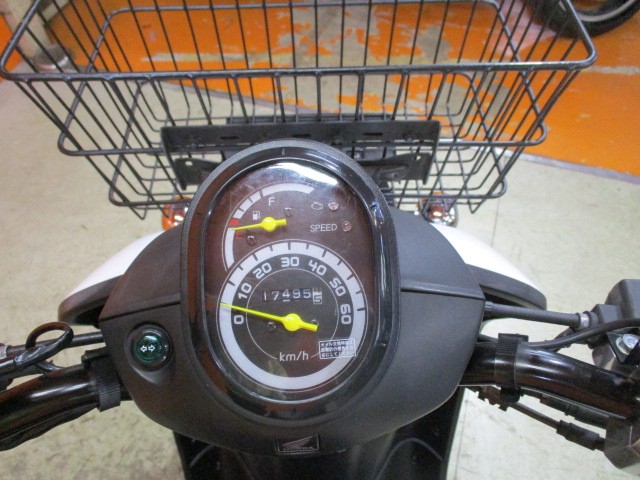 走行もまだまだの１７４９５ｋｍ！ビジネス系のエンジンは本当に強いので通勤にももってこいの一台！！