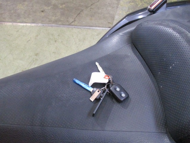 純正鍵も２本装備！しかも１本は未使用品です！勿論リモコンも装備！中古はこういう所もよくチェックです！