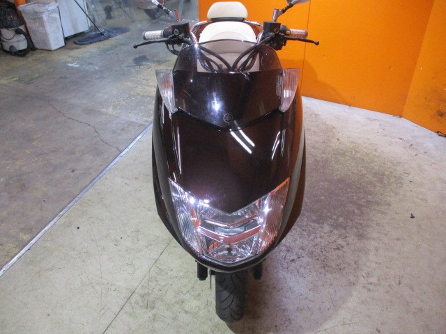 フロントから見てもこの通り状態グッド！！購入時はＬＥＤ取付工賃無料ですので是非ともこの機会に！！