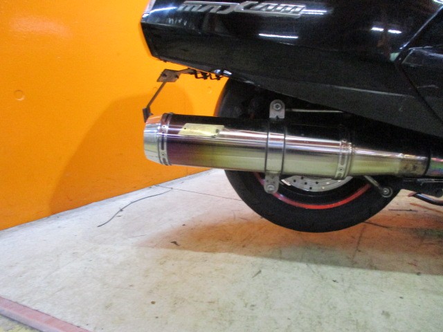 マフラーはブランド品のＭＡＣマフラー！勿論音もいいですが、車両重量がグッドダウンで操作性がＵＰ！！