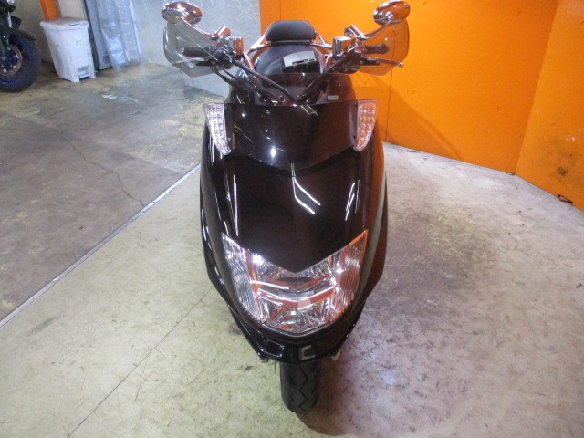 フロントから見てもこの通り状態グッド！ヘッドライトも勿論ＬＥＤ！ウインカーも前後ＬＥＤウインカー！