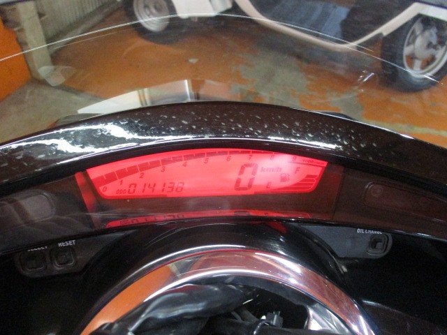 走行も１４１３８ｋｍの低走行車！マグザムのこの近未来的なメーターは今見ても斬新ですよね！早い者勝ち！