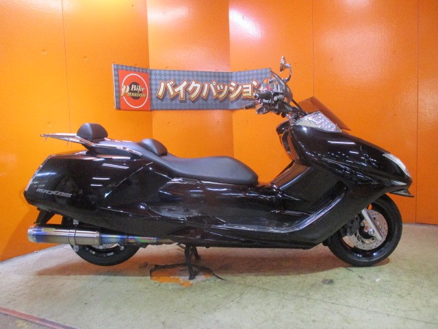 横から見てもこの通り状態状態グッド！マフラーも高価なＭＡＣマフラー装備！アルミステップボード装着済み