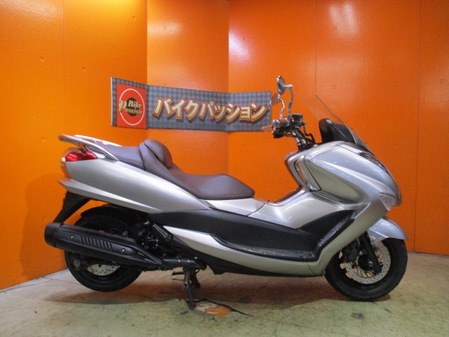 横から見てもこの通り状態グッド！２００８年新色のこのシルバー３は本当に人気が高く希少ですよ！勝負価格