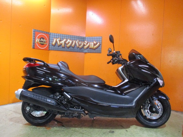 横から見てもこの通り状態グッド！足元もアルミステップボード装着！高級ビクスクには必須ですよね！！